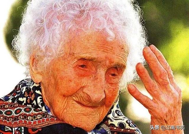 23岁“吉尼斯寿星奶奶”抽烟、喝酒88年不生病，看完6条才知道"