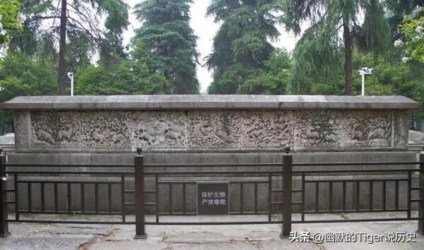 天安城门旁边的柱子叫什么名字,天安城门旁边的柱子叫什么名字来着.
