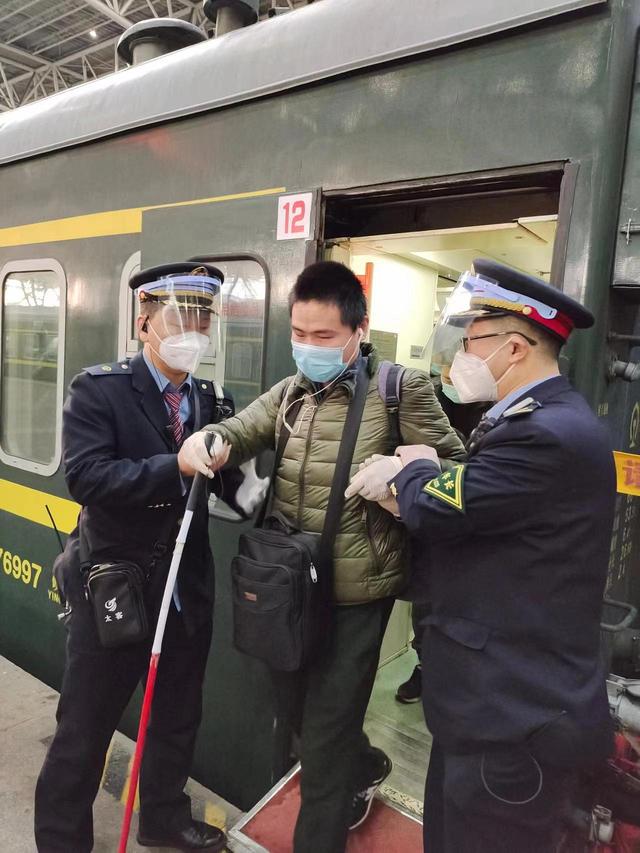 高端优质服务口号八个字，最精辟的服务行业口号？