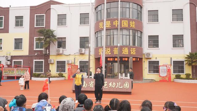 童心向党串词主持词幼儿园，童心向党串词报幕词幼儿园？